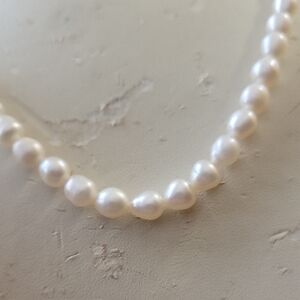 Elegant Vintage Genuine  White Pearl Necklace 16"